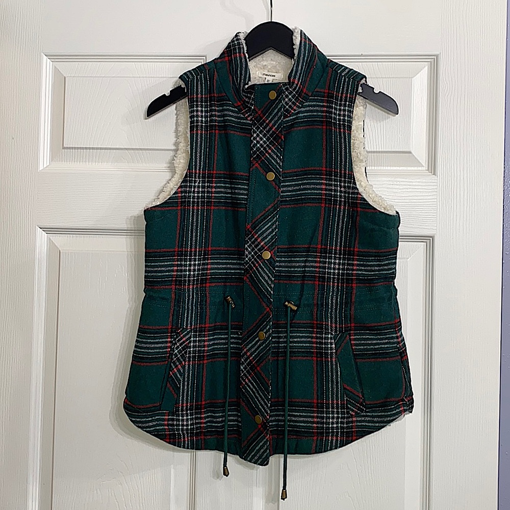 Plaid vest with soft inner layer